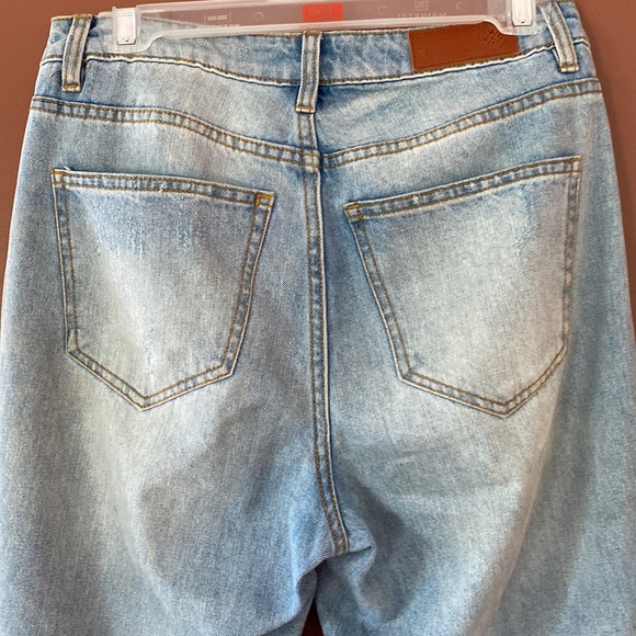 Vera Moda, ladies denim mid rise, straight leg in size 26 x 32. - Picture 4 of 11